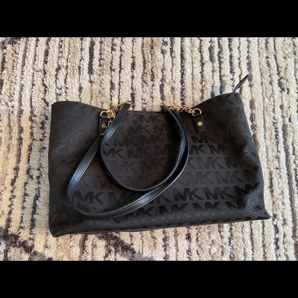 Micheal Kors purse